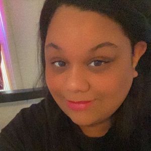 Meet your Posher, Desiree